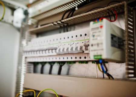 Medidores de Energia: Entenda como evitar valores excessivos em sua conta